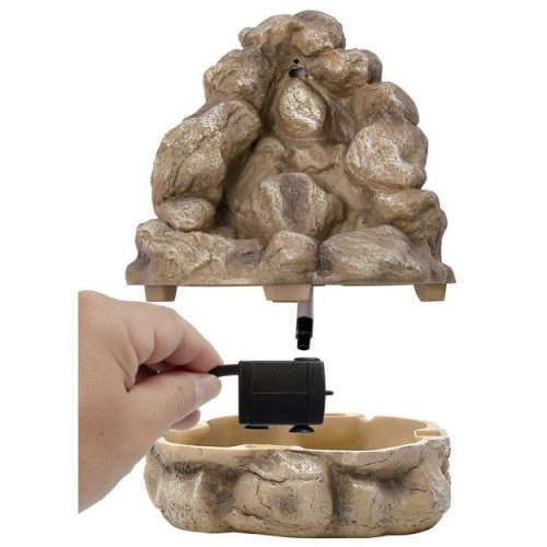 Pohled na čerpadlo ve vodopádu Repti Planet