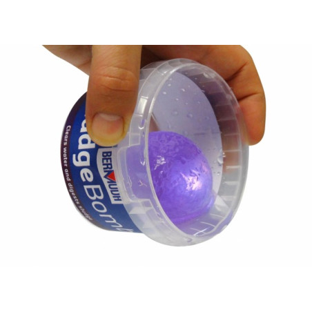 odstranění bahna z jezírka- Bermuda Sludge Bomb