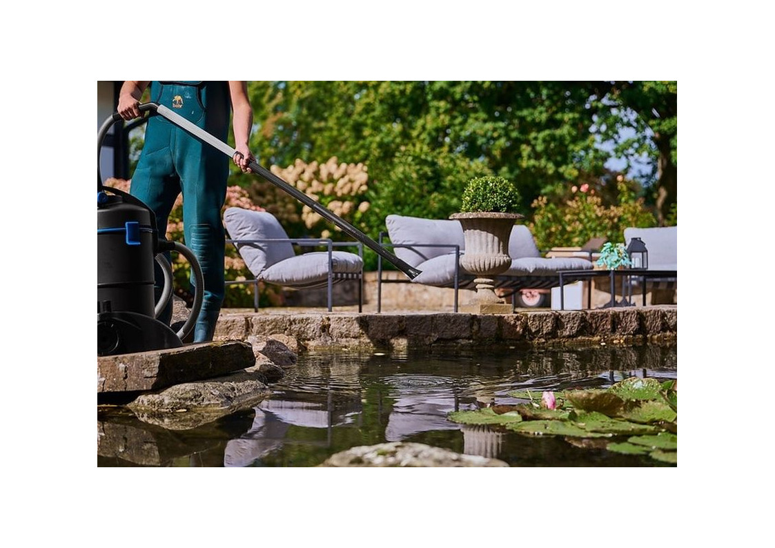 Jarní údržba zahradního jezírka